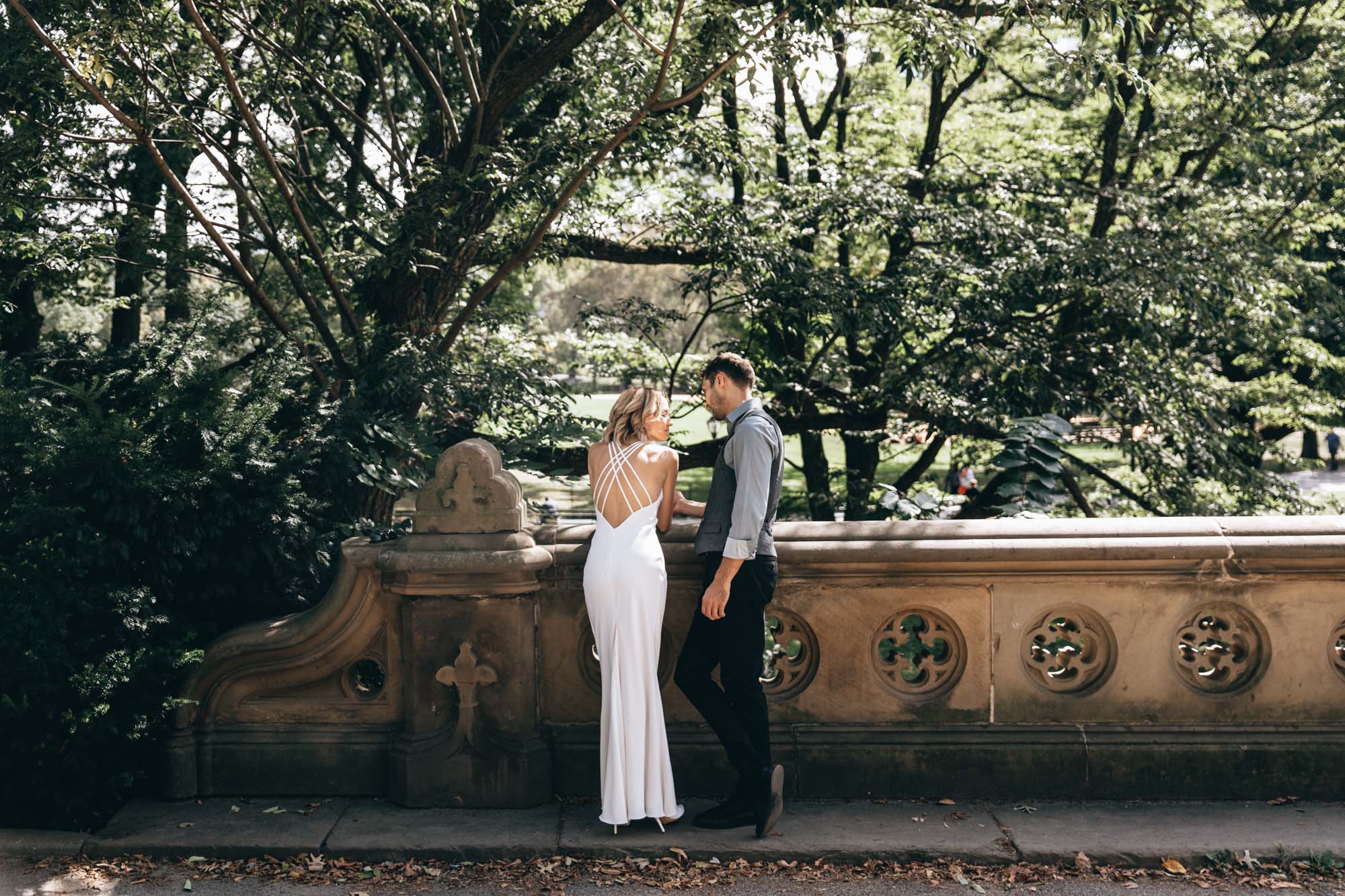 Stunning bride and groom in Central Park, Manhattan, NYC