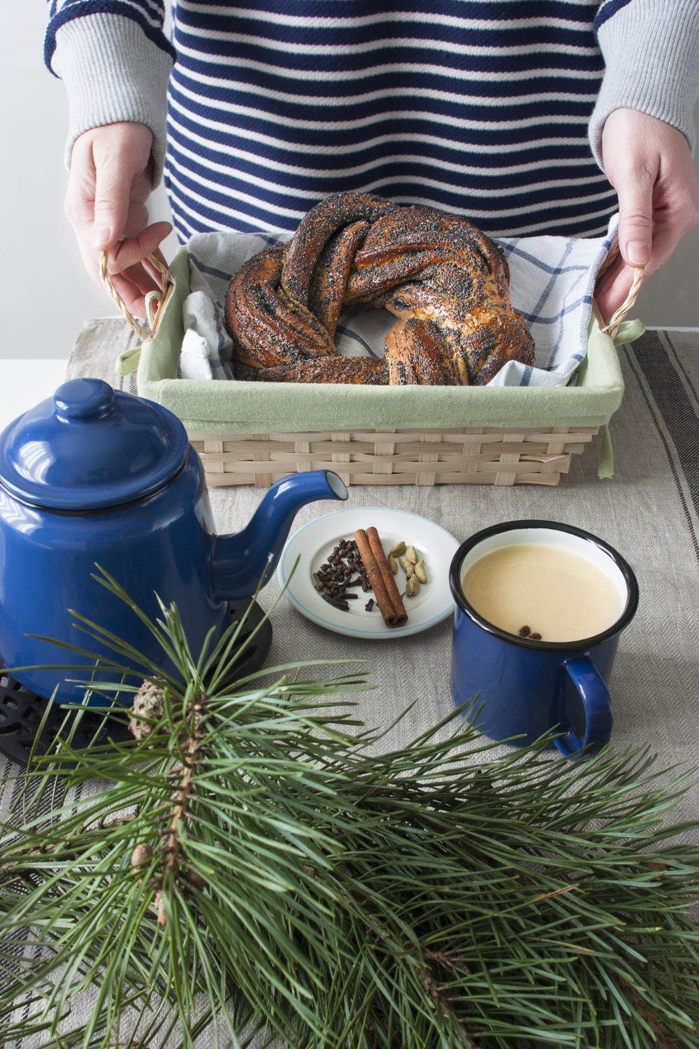 Brioche wreath, плетеное кольцо с маком