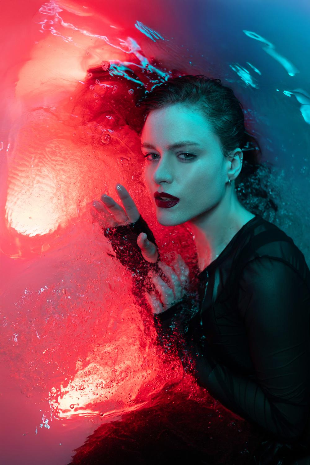 naise portree foto värviline valgustus