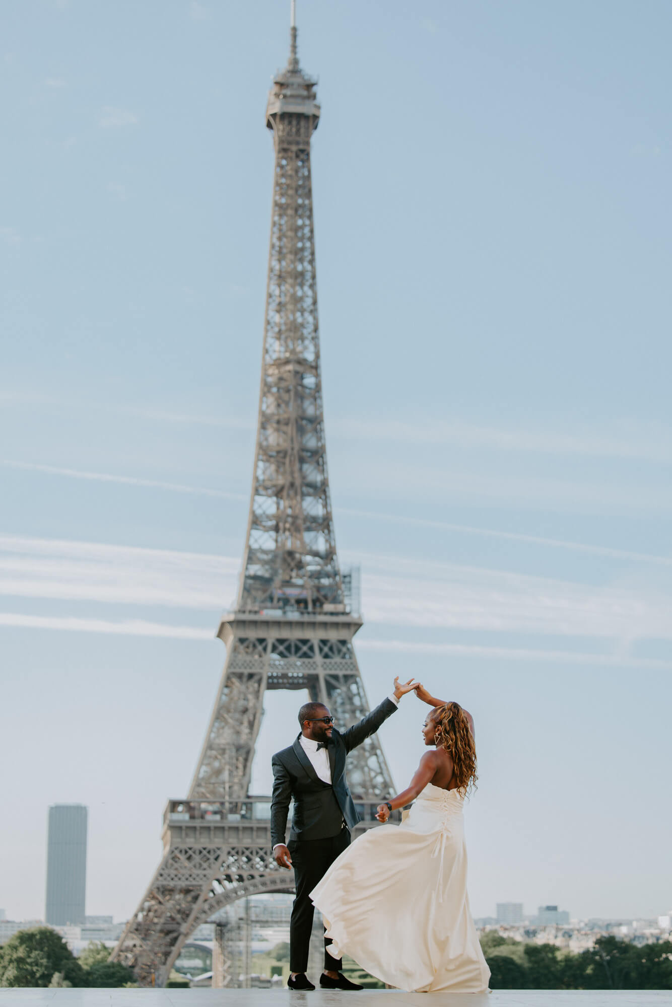 engagement_photographer_paris_france_black couple dancing at the Eiffel Tower in paris_PhilArty