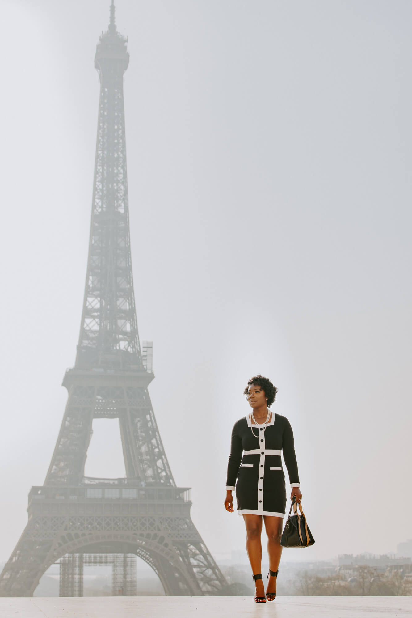 paris_lifestyle_photographer_paris_france_blogger at the Eiffel Tower in paris_PhilArty