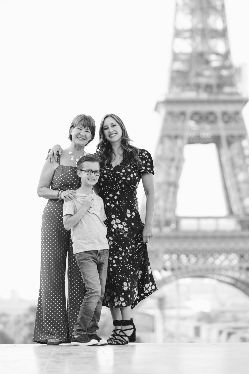 Cristina & family in Paris - family photoshoot at the Eiffel Tower in Paris