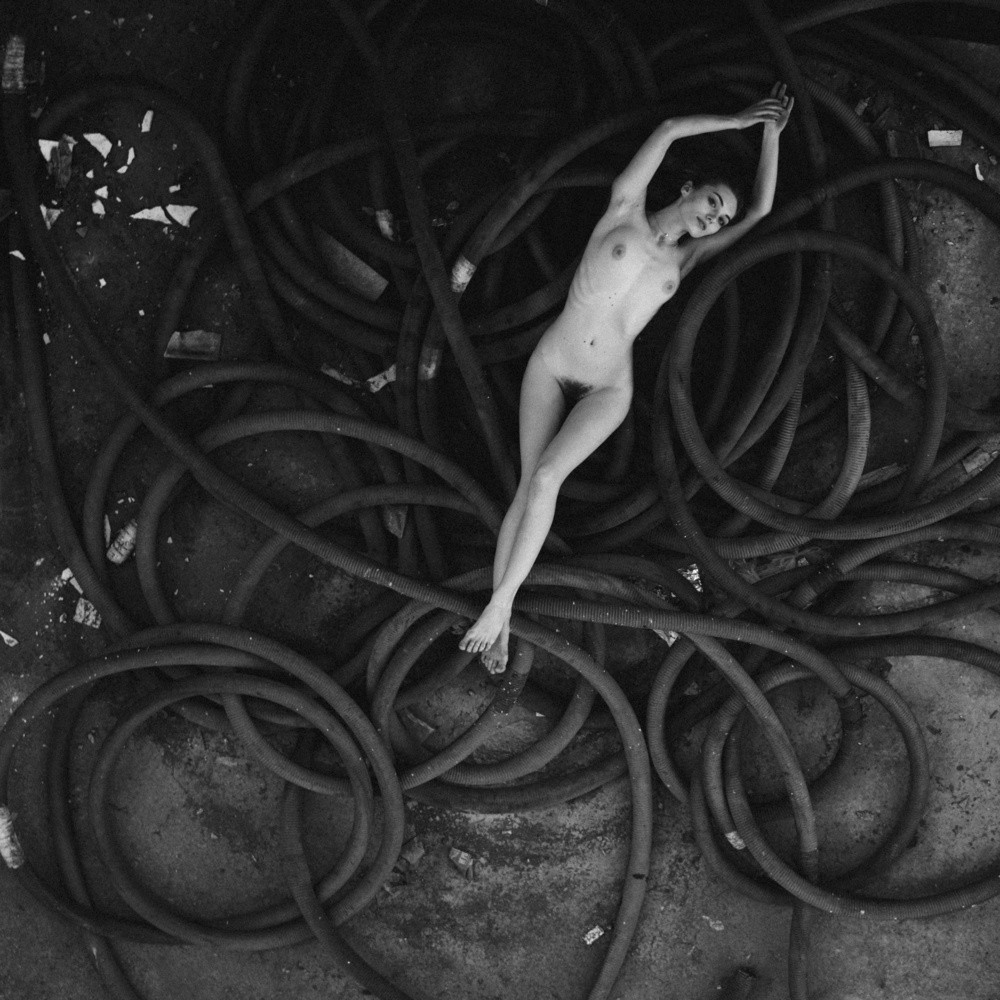 Nude (18+)