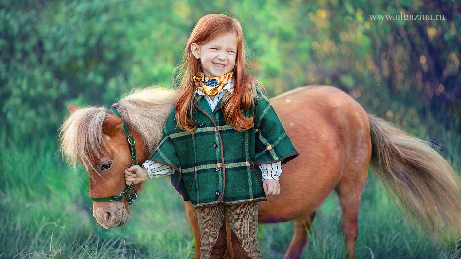 Девочка с лошадкой. Детская фотосессия с лошадьми. Лошадь для детей. Фотосессия с лошадьми дети. Мальчик на лошади.