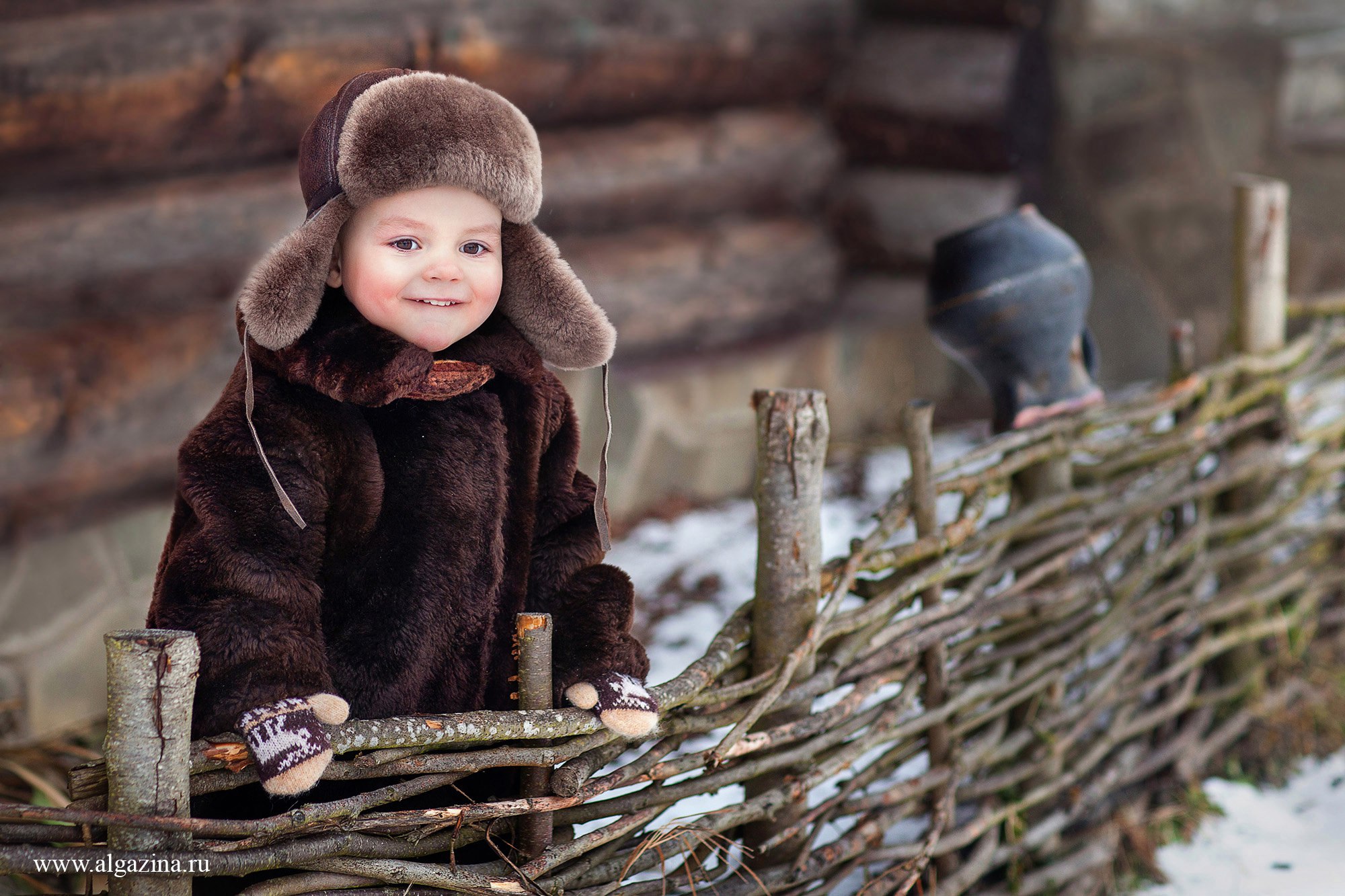 Поздний мальчик. Фотосессия в деревенском стиле. Фотосессия в деревенском стиле зимой. Детская фотосессия в деревне. Фотосессия в деревенском стиле зимой дети.